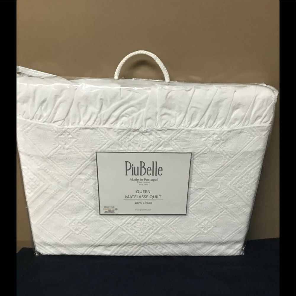 PIU BELLE PiuBelle QUILT WHITE MATELASSE Diamond Raffled Edge QUEEN 92'' x 96''